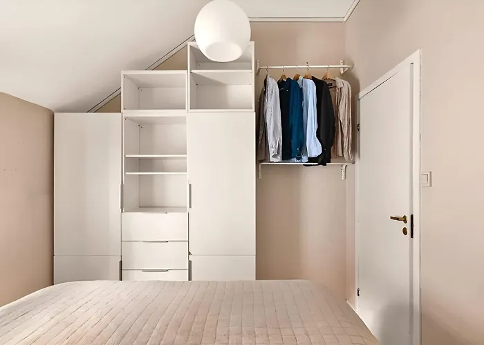 Modern In Charming Area Appartement *